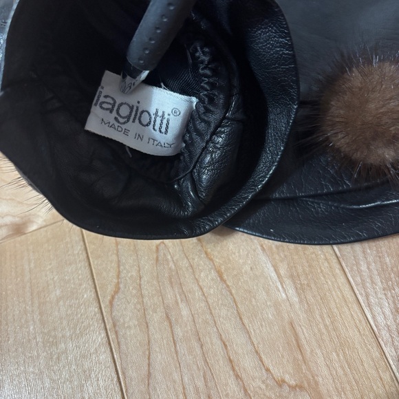 Laura Biagiotti Lined Black Leather Gloves with Brown Fur Pom Pom on Wrist - Picture 11 of 13